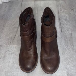 Korks- KorkEase glorious brown leather booties! A swing of western! Like New!